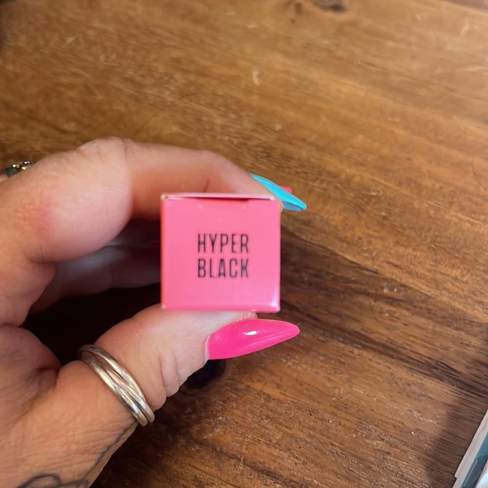 Benefit Fanfast Mascara - Picture 3 of 6